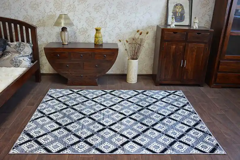 Akce Koberec BCF BASE DIAMONDS 3869 ČTVERCE šedý/černý
