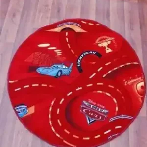 Bezpečná Platba Dětský koberec KRUH CARS červený